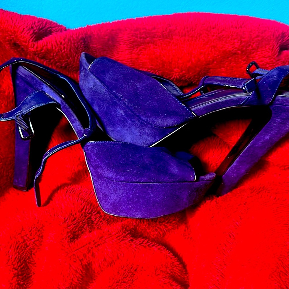 BCBG heels